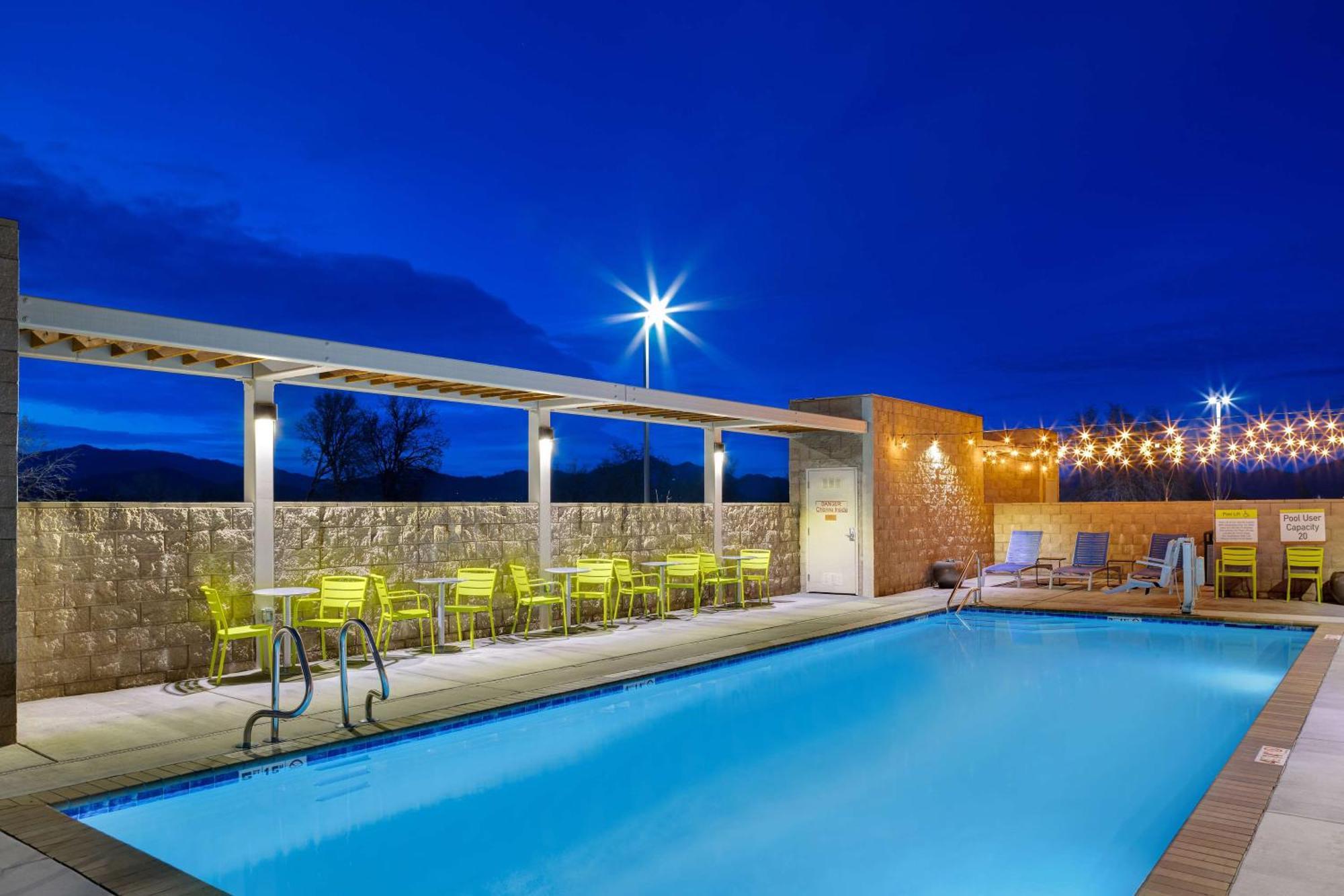 Home2 By Hilton 3* Redding