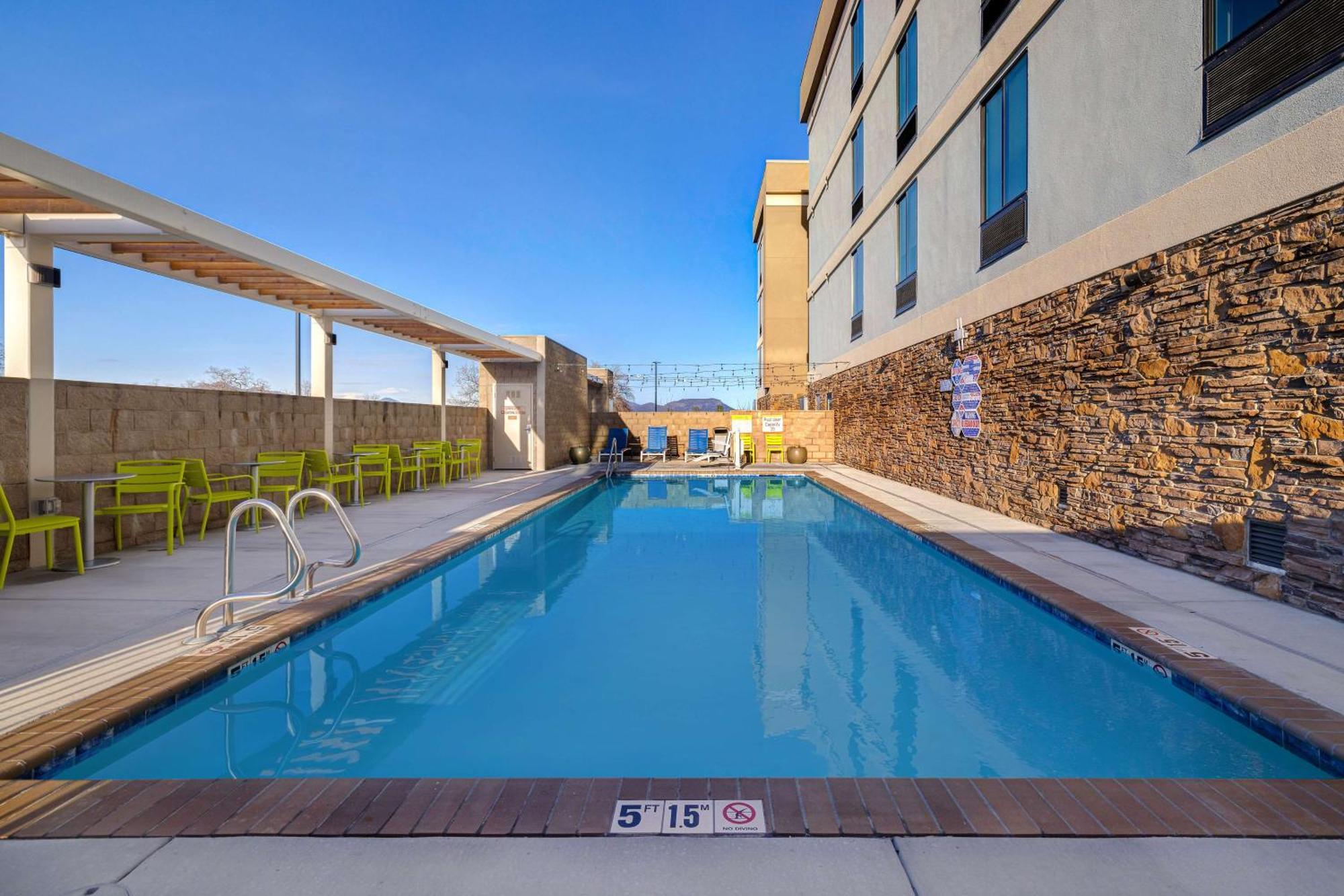 Home2 By Hilton 3* Redding